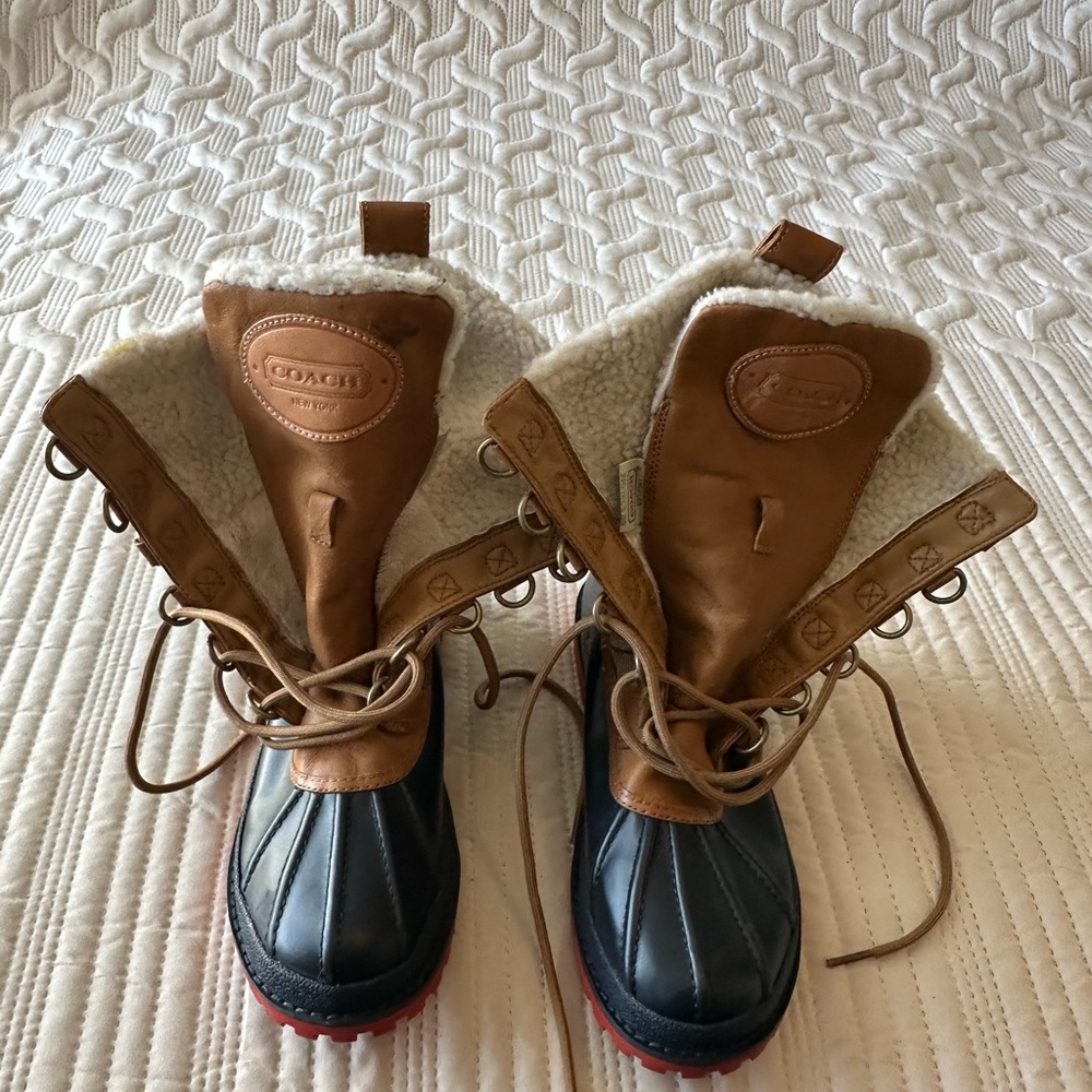 New- vintage Coach Lace-Up Duck Boots with Red Sole
